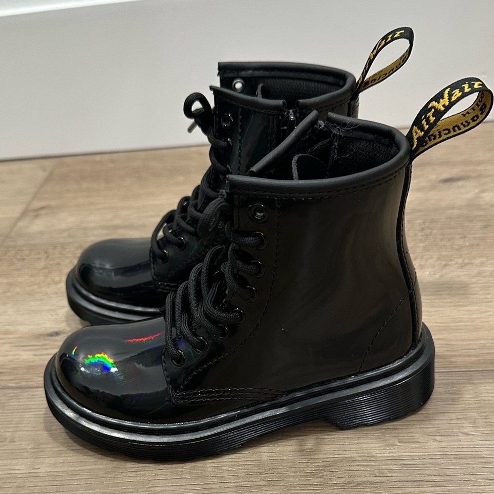 NEW Dr Marten Shiny Patent 1460 Black Rainbow Lace-Up Kids Combat Boots bold - Picture 3 of 9
